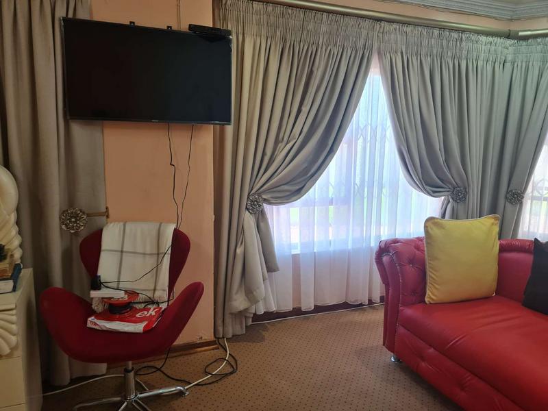 5 Bedroom Property for Sale in Southernwood Eastern Cape